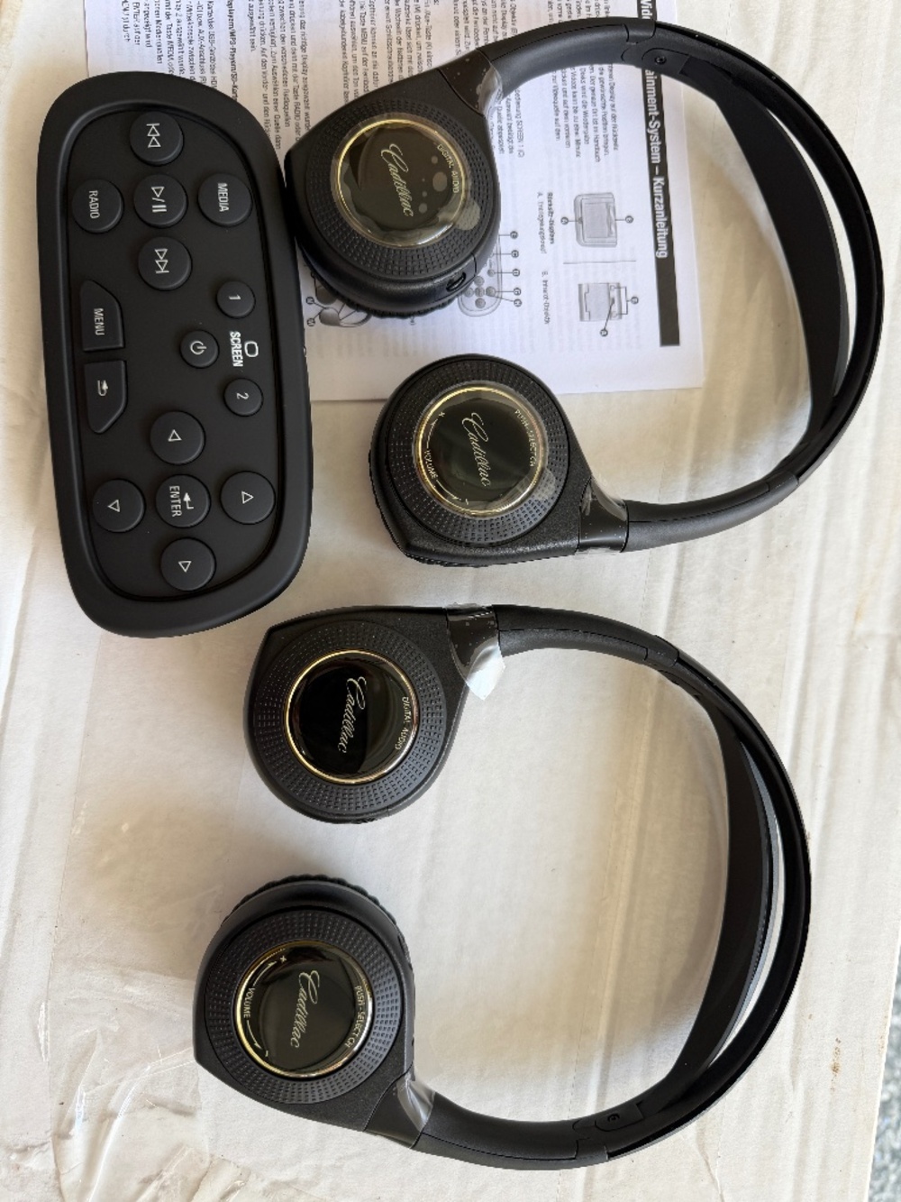 NIB GM OEM Wireless Headphones 2016-21 Cadillac Escalade (Part# 84202957)